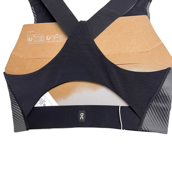 New On Running Performance Graphic Bra in Black XXS D-DD Cup - Picture 5 of 7